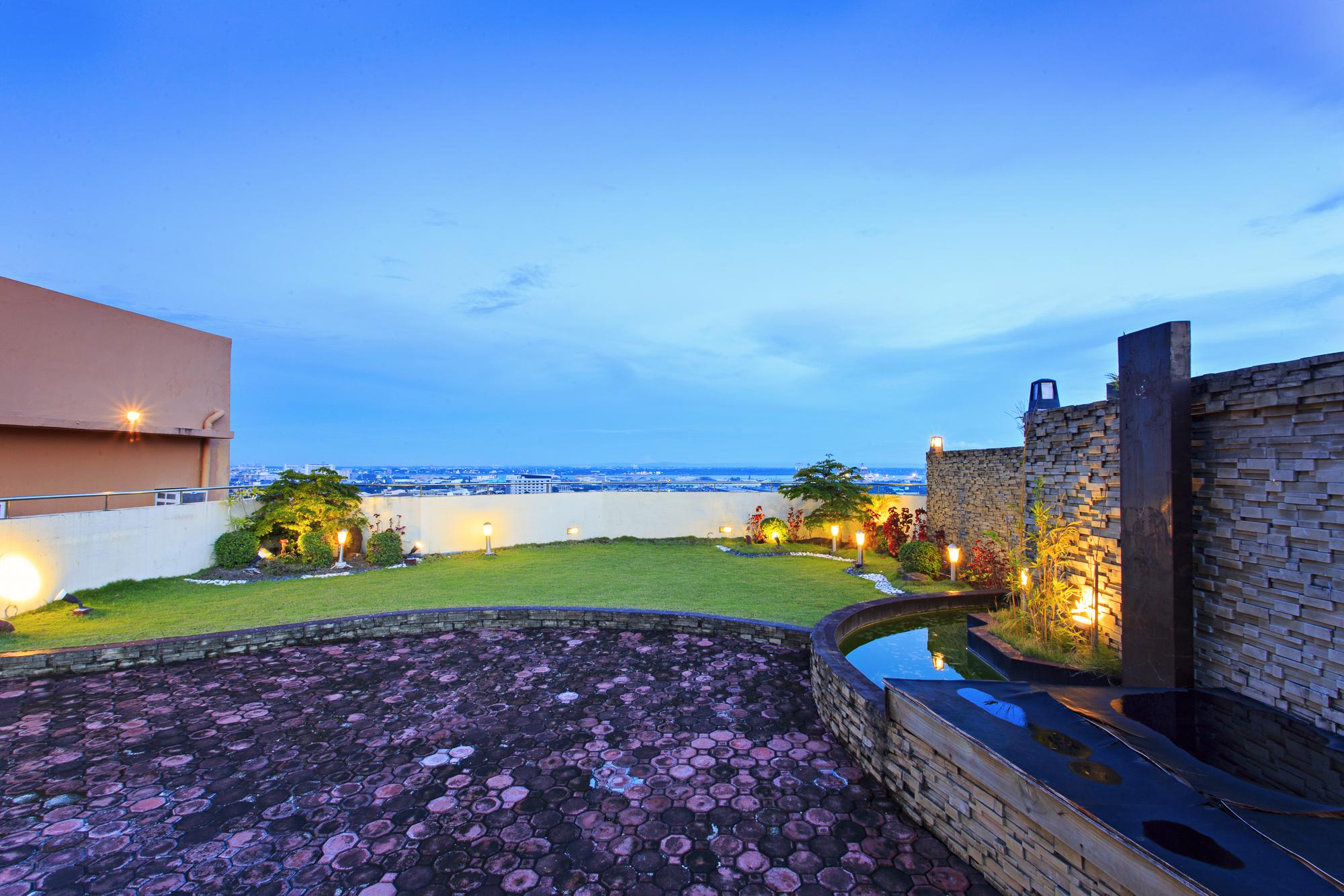 Sarrosa International Hotel And Residential Suites Cebu Exterior photo